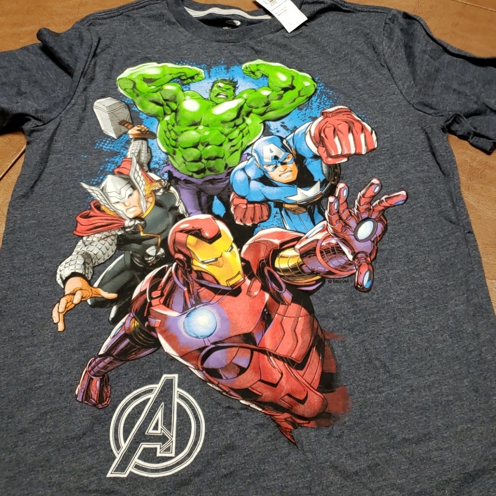 Boy's Avengers Shirt Size Large 10-12